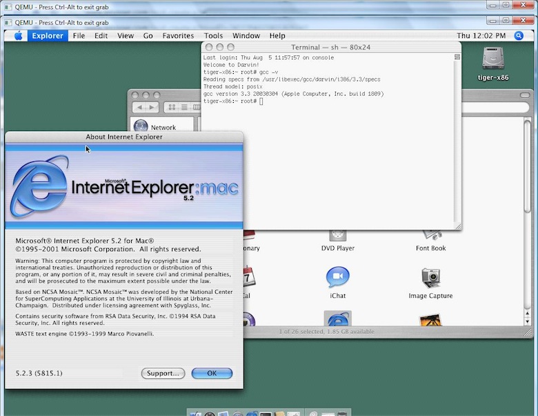 Une ancienne version d'OS X tournant dans une machine virtuelle QEMU sous Windows (ce qui contrevenait aux conditions d'utilisation d'OS X). Image Fun with virtualization.