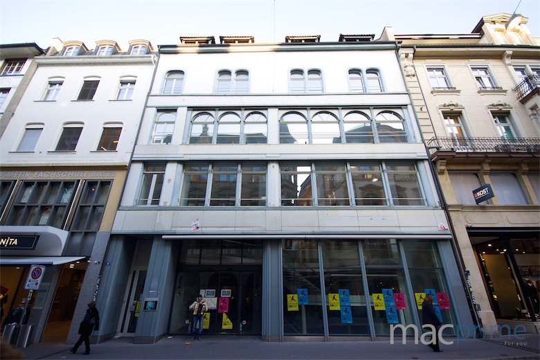 Le magasin de chaussures qui occupait le bâtiment avant Apple. Image MacPrime.