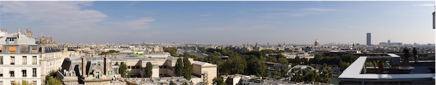 Un panorama sur la terrasse des locaux parisiens d'Apple. Image Anthony Nelzin.