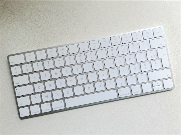 Le Magic Keyboard n’est pas assez magique pour être fourni avec des autocollants Apple. Un scandale !