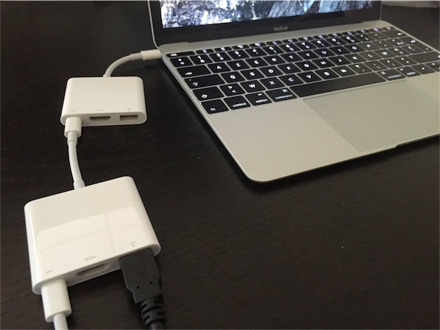 Le port USB C présent sur l’adaptateur multiport AV d’Apple ne sert qu’à la recharge. On ne peut pas l’utiliser dans une chaîne, il faudrait avoir du Thunderbolt pour cela. 