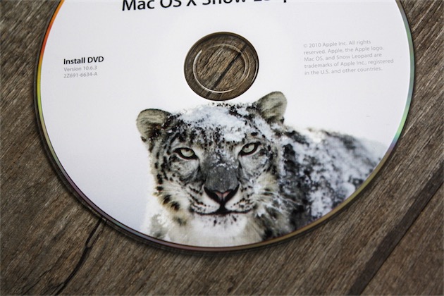 Snow Leopard était livré sur un DVD, ou par la suite, sur une clé USB.