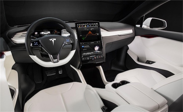 Intérieur d’une Model X, la nouvelle voiture de Tesla.