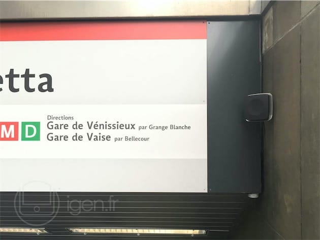 Une balise à la station Saxe-Gambetta du métro lyonnais.