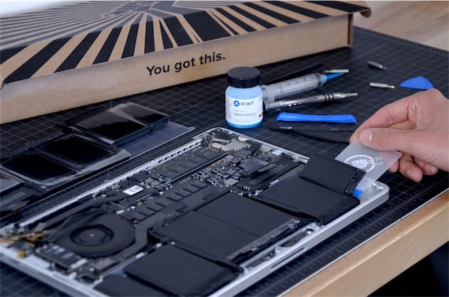 iFixit vend un kit pour remplacer la batterie d'un MacBook Pro